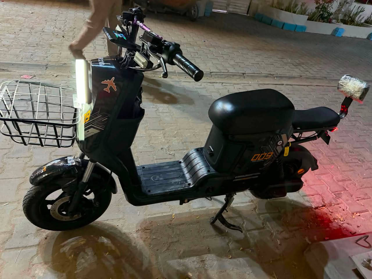 سلام عليكم باسكل شحن 009 باسكل نضيف كلش صارله شهرين الملف ٢٠٠٠ السرعه ٦٠ المكان كربلاء الجمعيه مقابل مول الحارث 
الرقم ***********. السعر ٤٧٥ وبيه مجال للطيبين
