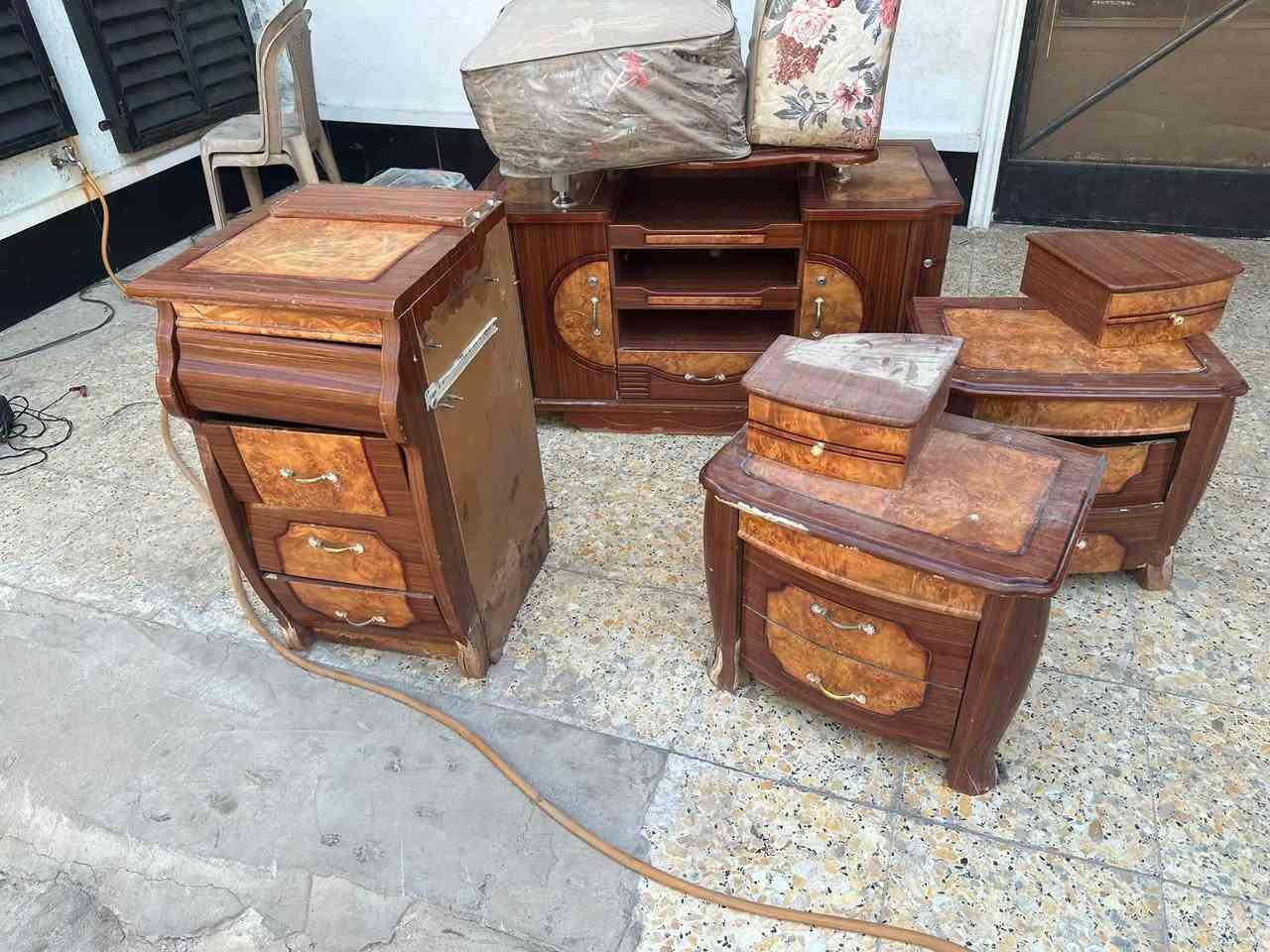 غرفة مستخدمة للبيع بسعر مناسب مكانهة الطالبية قرب مسبح الصفا ***********
