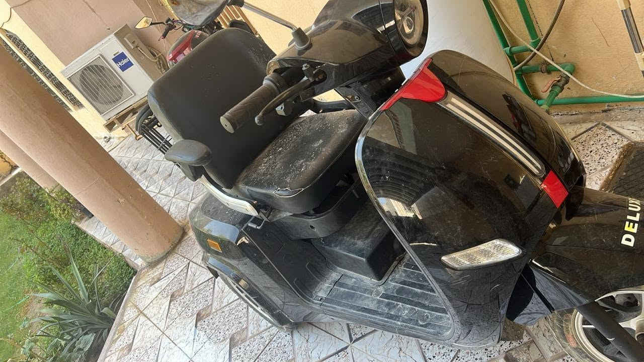 السلام عليكم
للبيع دراجه شحن ٣ عجلات لون اسود موديل ٢٠٢٣ ٥بطاريات سرعتها ٨٠ كم الشحنه تمشي ٣٥ ك م نظام البگ لايتات زنون تشغيل عن بعد تشغيل بصمه اسويج دراجه جديده سعرها مليون وربع وبيها مجال مكان الدراجه الرمادي الورار للاستفسار الاتصال على الرقم ***********
