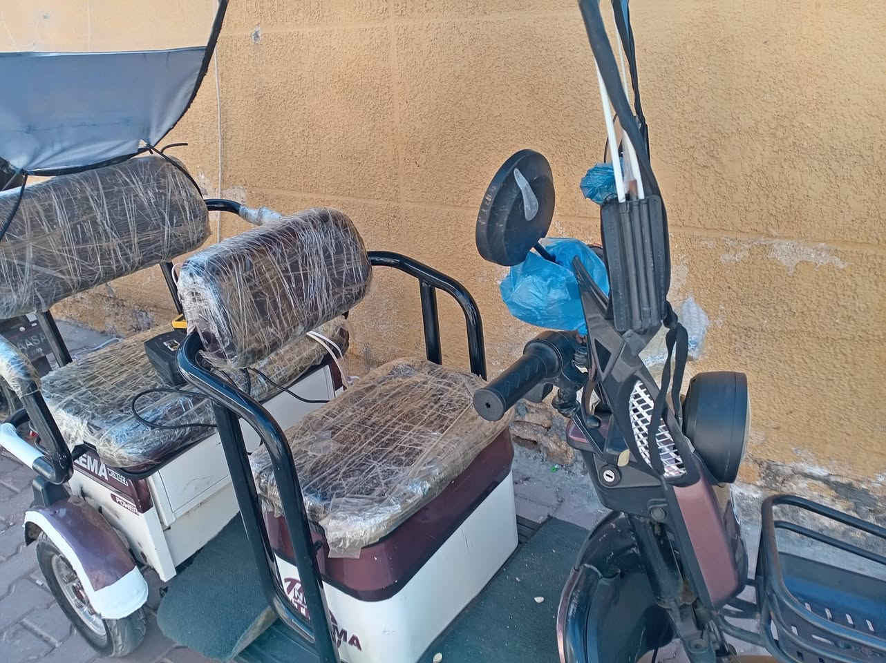 للبيع
ستوتة شحن 4 بطارية  ام 2 كشن نظيفة بطارية تقرأ ٨ ونص وبعضها تقرأ 9
السعر 700 الف وبها مجال
الاتصال ***********
