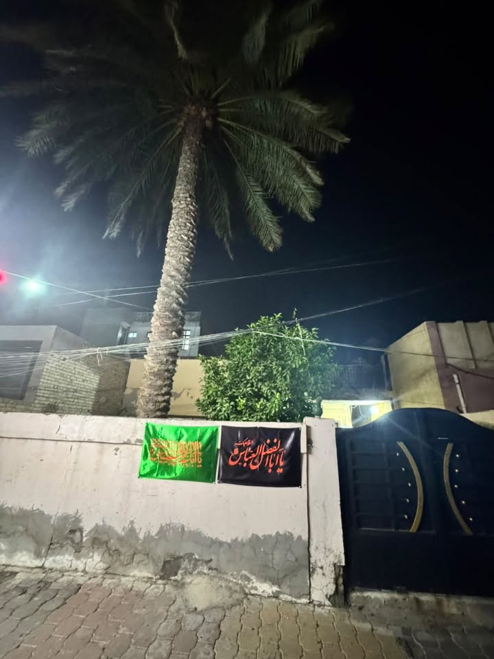 بسبب الوعد الكاذبه وامسح المنشور جايك وراح اشتري المهم نعيد النشر
دار للبيع في منطقة المشروع مقابل المدينة الطبية شارع صيدليه المحافظه  مساحة الدار ١٧٠م بناء قديم نضيف جداً قابل للسكن متكون من غرفه وهول واستقبال وصحيات داخليه وخارجيه وحمام ومطبخ 
#للاستفسار  الاتصال ***********
