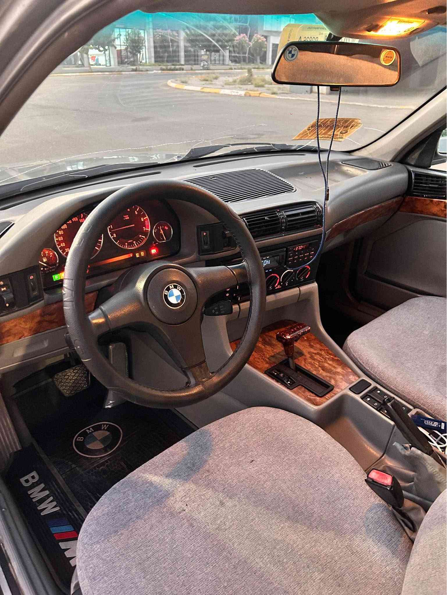 سەرەتا بە ناوی خوای گەورە bmw 1992 بۆفرۆشتن✅
ئاڕمی پلاستیکی هەولێر ئارم و ئەوەلیات بەشەرت
سەیارەکە گێرو مەکینەو ئەکسلی بەشەرت
تەبریدی سەردو گەرم بەشەرت
سەیارەکە تا بڵێی جائیزە و ماڵی دۆستە
٤ جام کارەبا دەعدیل سورعە گێچ ئەڵقە هەموو گیانی ئیش ئەکات سەیارەکە دەعمو لێدراوی نیە چەکوش بە گیانیەوە نیە بۆ زانیاری زیاتر ئەوەش ژ.م ☎️***********☎️ السليمانية, العراق
