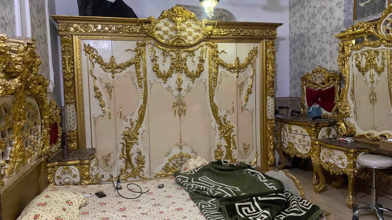 سلام عليكم غرفه نوم مصرية مرمر ملكية  فخمه كامله مكمله استخدام اقل السنتين الغرفه حلوة ومرتبه ما متعوبه سعرها مليون و700 وبيها مجال حق الجيه عنواني بغداد البلديات ***********
