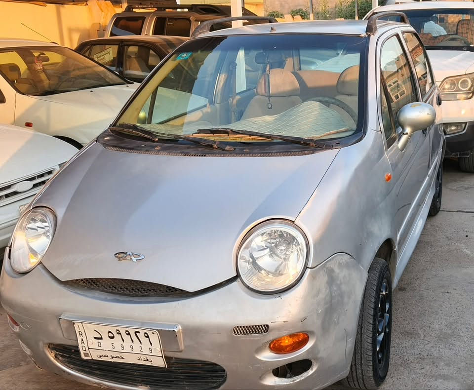 السلام عليكم
كيو كيو 2009

بيها جاملغ امامي صبغ
كير محرك مكفولات 
صدر تبريد مكفولات 
غرفتها جديده 
سياره ما تصرف عليها ربع 
السعر ٣٣ وبيها مجال وترهم مقدمه 
وترهم مراوس حسب القناعه  
مكان الضلوعيه 
***********
