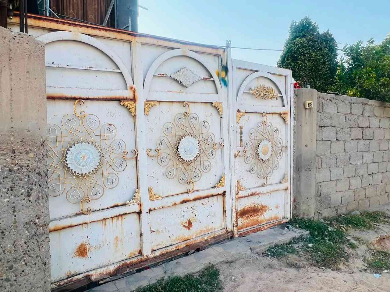 سلام عليكم 
للبيع شبابيج مع بوب مستعملات نضافتهن 80%
الباب الخارجيه 3 متر كلش نضيفه 
الشبابيج اثنين ع مترين اب متر ونص 
واثنين متر اب متر ونص
للاستفسار اتصل 
***********
