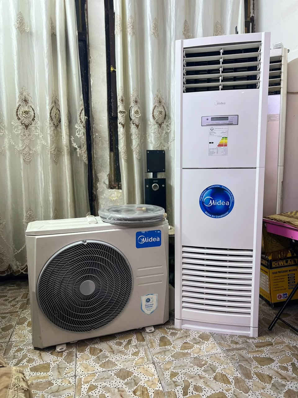 السلام وعليكم اخوان للبيع سبلت ميديا 2 وثلث  كنتوري 
نضافه 95/100 تبريده ثلج ❄️☃️🧊+تدفئه 🔥🐦‍🔥❤️‍🔥 كامل مكمل جيب وشد بواري جدد ريمونت وايرات اخوان 
 السبلت كله على وضع الشركه  الجهاز رديتراته صفر  
غازه 410 غاز مقفول مالت الشركه مغسول وجاهز 
بعد معروف الميديا بتبريده ودفعه القوي جاهز بس عليك تشده مشتغل موسم واحد راديترات لوك موس 
السعر٥٢٥ وبي مجال بسيط 
شارع فلسطين ***********
