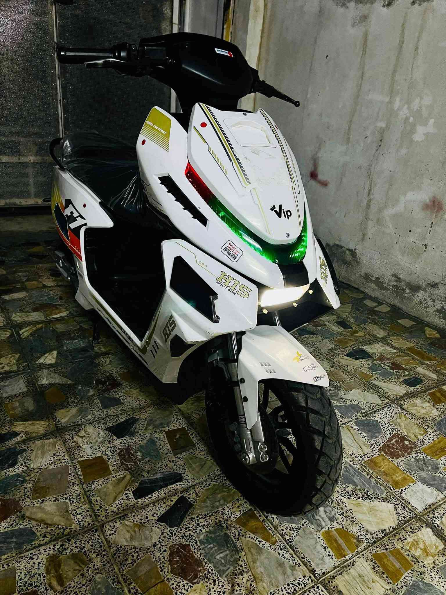السلام عليكم 
للبيع دراجه F1 شركة HIS  
 2026
6 بطاريات دبل 32 امبير 72 فولت
ملف 2500W حقيقي
تشغيل بصمة وسويج وكارت
نضام P بارك
نضام R رجوع للخلف 
لد امامي متغير
السعر 750 وبيها مجال
المكان بغداد 
للاستفسار ***********
