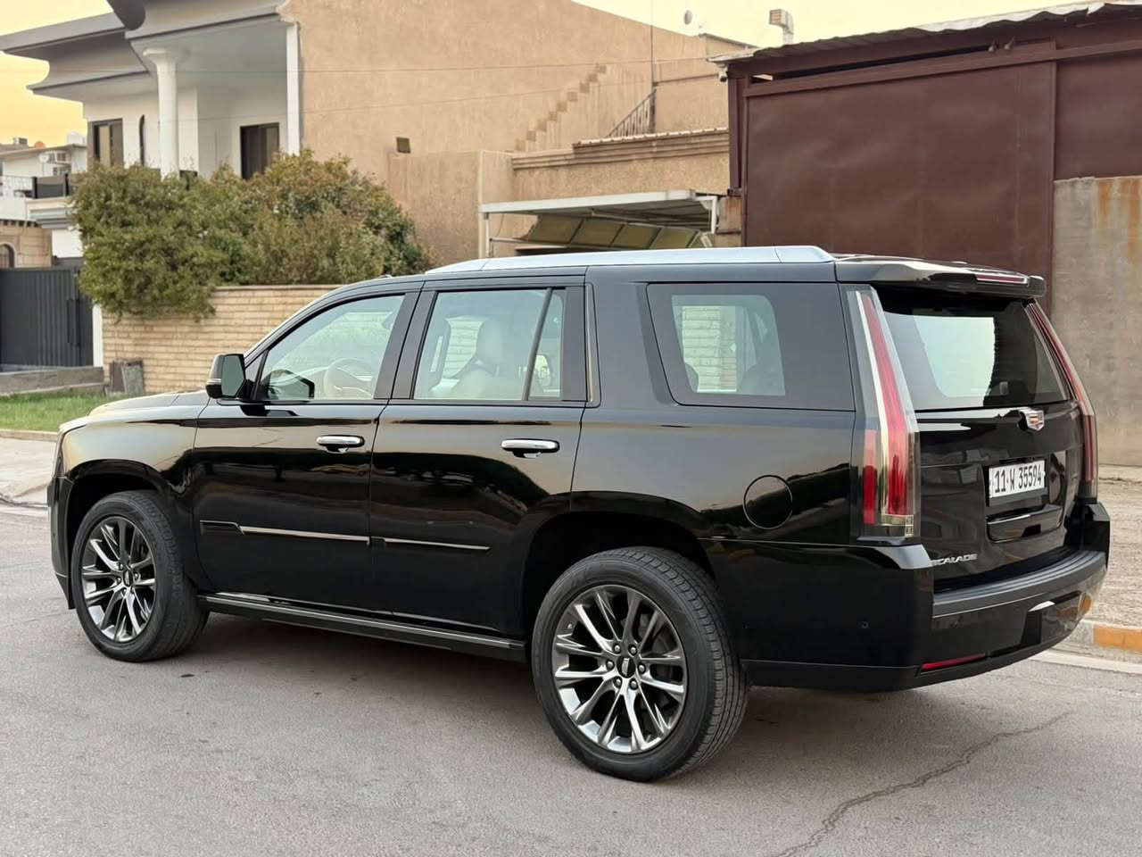 من رخصت ادمن
للبيع فقط بدون مراوس 

كديلاك اسكاليد بلاتينيوم ابلاك ادشن قليل منه اكو 
موديل : 2020 خليجيه السياره كفاله من الصبغ بيهه رصعات قليله وبيهه بارد قليل بس كفاله من الصبغ ابد 
السياره خير من الله 
ماشيه 107 الف 
فول مواصفات اعلى فه 

1- حساس خلفي امامي 
2- سماعات باكشن 
3- رادار 360 درجه 
4- اتو بارك 
5- هدبريك اوتو 
6- بصمات 2 وياهه 
7- كرسي مساج 
8- ستير كهرباء 
9- دتفه تبريد كشنات 
10-شاحن واير ليس 
11- ثلجه داخليه 
12- دوسات كهرباء 

السياره اهواي بيهه موصافات خير من الله 
اخوي العزيز اذ يعجب السعر اتصل واذ ما يعجب اكتب كلمه طيبه واعبر منشور 

السعر مطلوب : 385 ورقه وبيه مجال للطيبين 

العنوان : بغداد 

رقم :*********** 

اتصل وتدلل مع تحياتي للجميع
