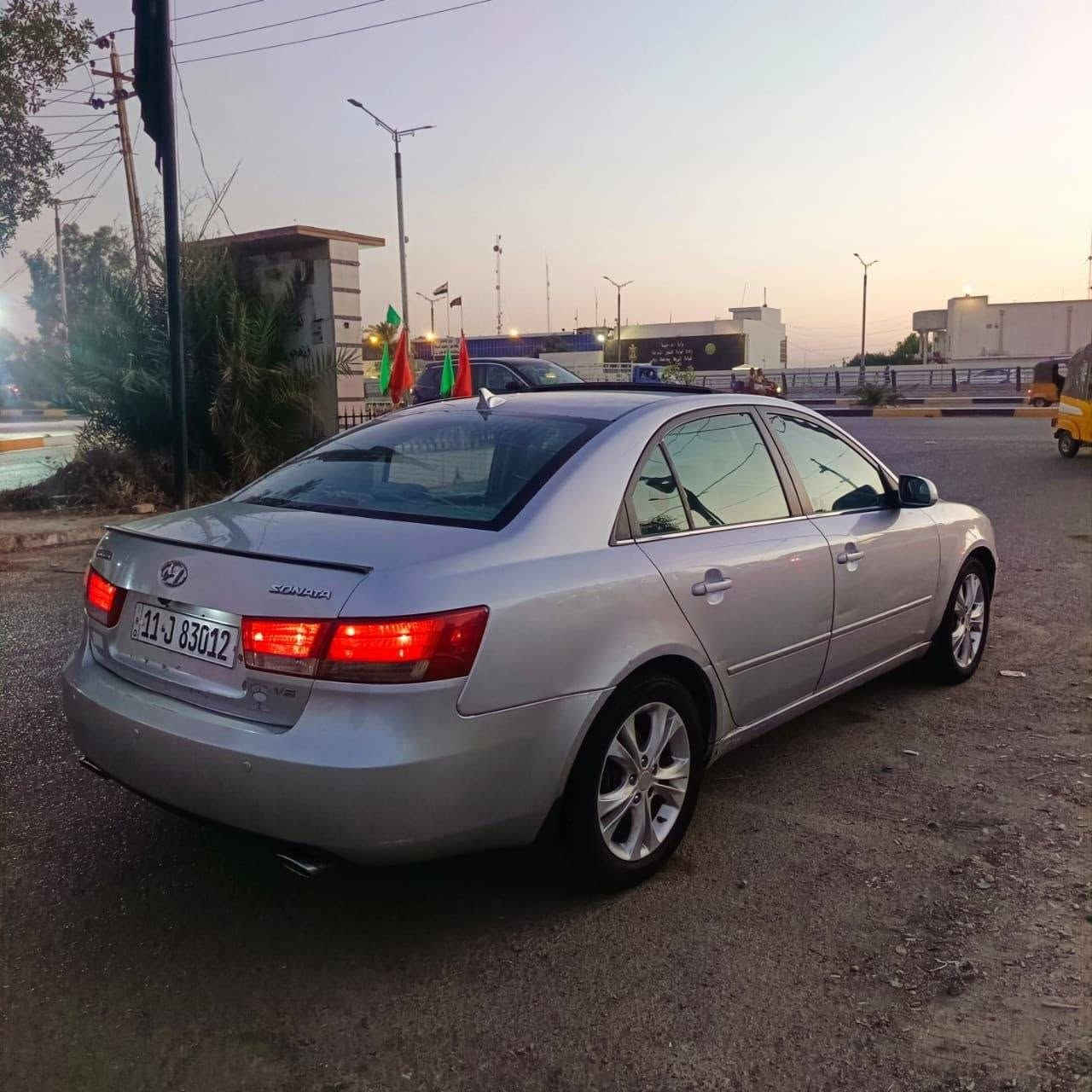 سلام عليكم
سوناتا للبيع موديل 2007 رقم بغداد تحويل ثاني يوم المحرك 6 سلندر تخم تاير جديد تبريد جديد ثلج صدر أمامي وخلفي نضيف ضربتها بل سونار مبين كلشي كدامك  السعر (86 وبيها مجال حك جيه )المكان بغداد المشتل حي الرئاسة التواصل خاص او الاتصال على الرقم ***********
