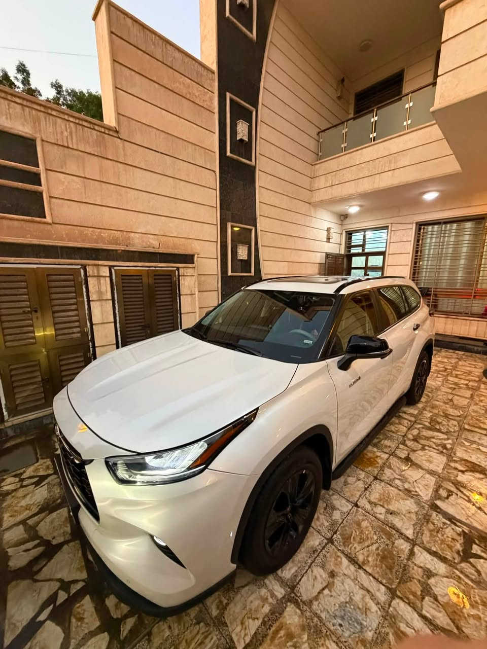🚘 تويوتا هايلاندر 2024شركة تيوتا ساس

▪️ الفئة: GLE Black Edition 
▪️ اللون: أبيض 🤍
▪️ الحالة: بحالة وكالة ماشية 20000Km✨
▪️ الكفالة:  شركة ساس
▪️ السنوية: رقم بغداد جديد📍
▪️ سيارة نظيفة جداً ومعتنى بيها
•  هايبرد HEV
•  محرك 2.5 لتر، 4 سلندر
•٣ قطع تبريد
•  كشنات جلد 
•  قير أوتوماتيك E-CVT
•  7 ركاب
•  باب خلفي كهربائي
•  مقاعد كهربائية
•  كاميرا خلفية
•  تحكم مناخي أوتوماتيك
•  Apple CarPlay
•  تشغيل بصمة
•  مثبت سرعة
وباقي مواصفات هايلاندر الساس المميزة�
💵
� السعر: 390 ورقة 💰
📞 للجادين فقط
🔥 فرصة مميزة للي يدور على هايلاندر نظيفة ومضمونة
� للاستفسار والتواصل:
📱 ***********
📱 ***********

�
