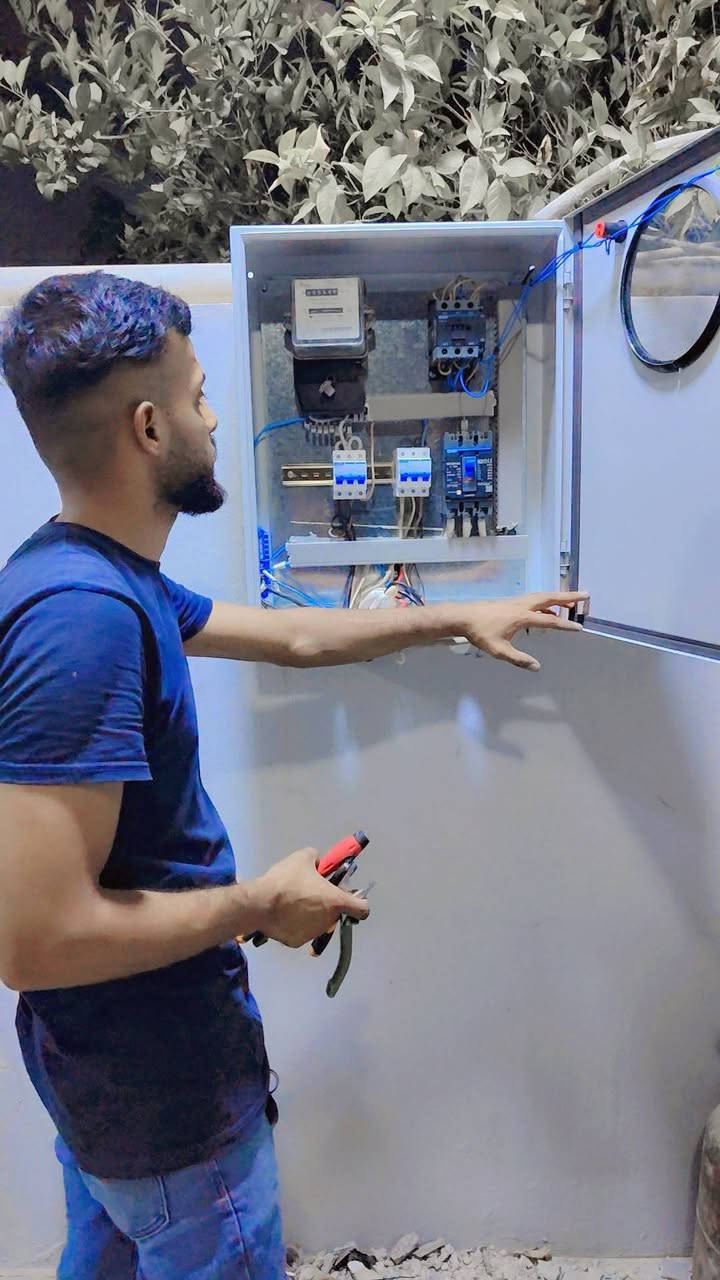 السلام وعليكم كهربائي متجول ترتيب بوردات تاسيس بيوت محلات كله شقل حديث سحب وطني من ال
