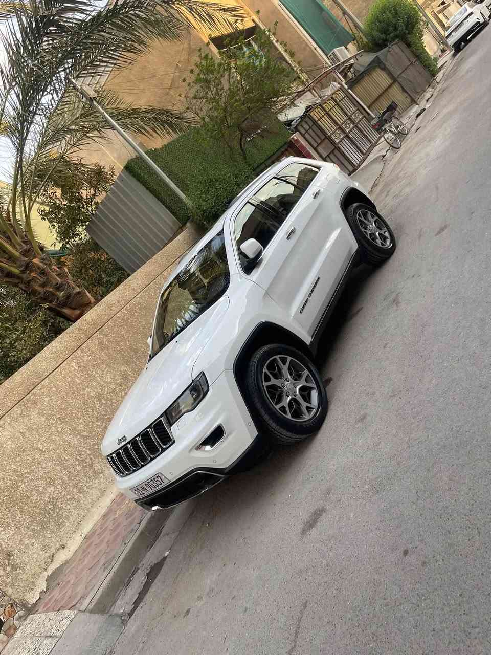 سلام عليكم 
للبيع جيب لمتدد خليجي موديل ٢٠ بغداد بسمي فول مواصفات معروفه مواصفاته الفول ماشيه ٨٩ الف كيلو مكفوله من الصبغ والتبديل والرصعه والمحرك والكير ايضا مكفول سياره جديده عله وضع الشركه مكاني بغداد الكرخ استفسار *********** 
الفديو كلشي واضح بي كلش جديده 🌹
