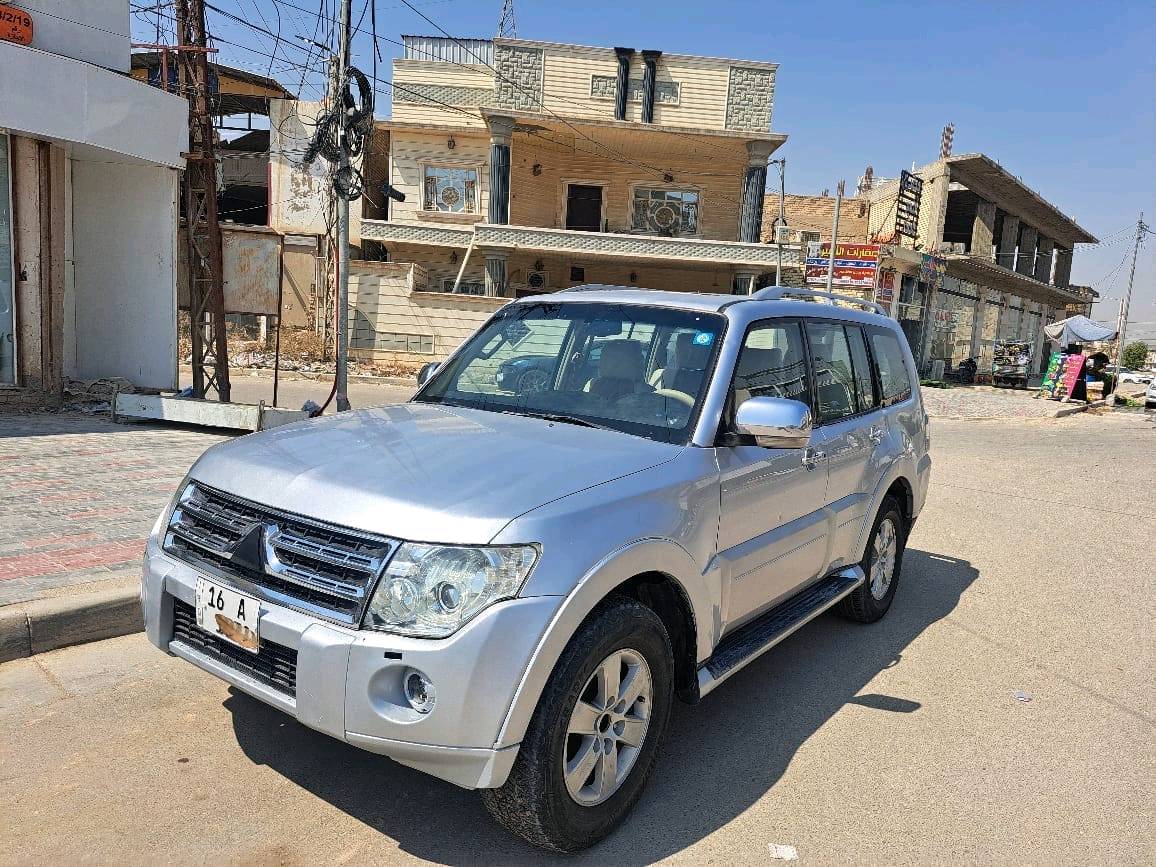 السلام عليكم 
باجيرو 2008 
كير ومكينة مكفولات 
تبريد ثلاثة قطع 
فتحة 
حدادية جديدة 
تفقد دوسة البانزين وتمشي عالسلولي 
رحت للكهربائي كالي محتاجة عقل سعرة  
350 الف بالطالبية 
مكفولة تكم وشواصي 
السعر 68 قفل 
السيارة بأسمي تحويل مباشر 
مكاني الحلة 
***********