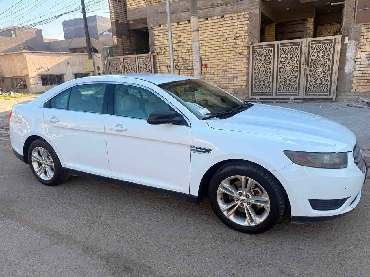 تورس ٢٠١٤ خليجي بيها قطعه وحده نضربت عندي الباب خلف السايق ضربه خفيفه وبدلته ماشيه ١٣٠ خت الجديده *********** مكان السياره بغداد
