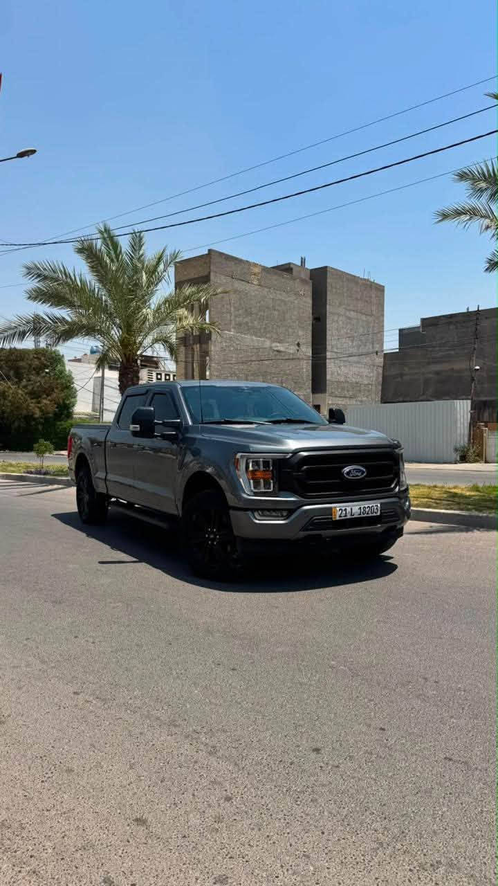 🚘 **للبيع: Ford F-150 XLT Sport 2023**
📍 رقم السليمانية — باسمي تحويل مباشر | وارد أمريكا

**المواصفات الفنية:**
▪️ فئة XLT Sport — فل مواصفات عدا الفتحة
▪️ محرك 3.5L EcoBoost تويــن تيربو V6
▪️ كير أوتوماتيك 10 سرعات
▪️ دفع رباعي 4WD
▪️ باب طويل / بدي طويل

**أنظمة الأمان والقيادة الذكية:**
▪️ قيادة شبه ذاتية (Lane Centering + Adaptive Cruise)
▪️ رادار تحديد المسار
▪️ نظام النقطة العمياء
▪️ توقف ذاتي أمامي وخلفي
▪️ كاميرا خلفية + حساسات

**الكماليات:**
▪️ شاشة كبيرة + Apple CarPlay لاسلكي
▪️ تشغيل بصمة
▪️ كشنات جلد لون مشمشي مع تدفئة
▪️ تبريد السيارة ثلج
▪️ ويل 20 إنج + تخم تايرات جبلية **جديد**

**الإضافات (بضمانات):**
▪️ كتاب تضليل مروري 80% مسموح بكل العراق
▪️ عازل حراري كامل للجامات مع تضليل
▪️ دوسات LORZ تفصال لون نيلي — ضمان 3 سنوات

**الحالة والممشى:**
▪️ الممشى: 58 ألف كم (دخلت بـ 42 ألف)
▪️ حادث بسيط سابق بالجاملغ مع ضرر خفيف بالبنيد — ايرباك الستيرن والبرده فقط راجع سيستم (للأمانة والشفافية)
▪️ السيارة نظيفة جداً وبحالة ممتازة
▪️ لا تحتاج أي مصرف نهائياً — جاهزة للاستخدام فوراً

✅ سيارة تجمع بين الفخامة والعملية والاقتصادية — مثالية للاستخدام اليومي والسفر

💰 **السعر288 — وبيها مجال بسيط للجادين**
📞 للتواصل والمعاينة:***********
📍 الموقع: السليمانية
