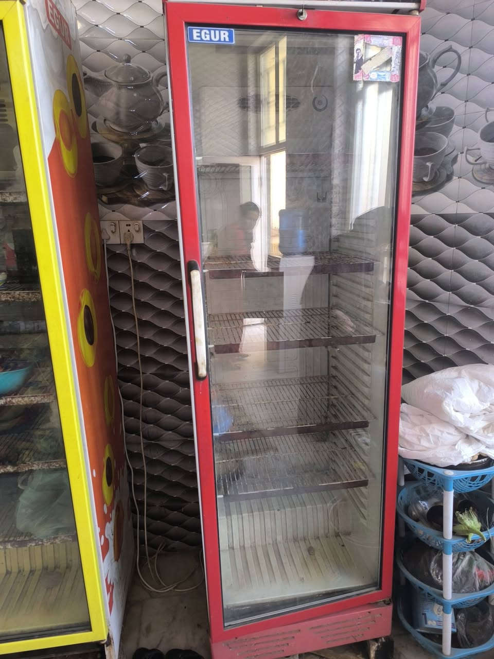 برادات عدد اثنين شغالات شرط الفحص سعر الواحد100ومجمده حجم كبير نقص غاز فقط100 مكان كربلاء طويريج ***********
