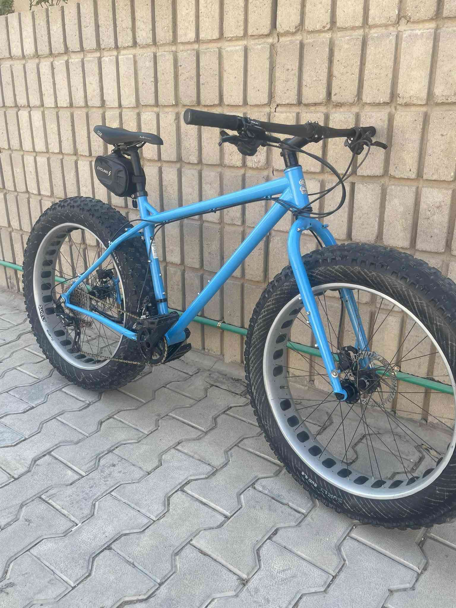 🚨 للبيع – SURLY النادرة 🇩🇪🔥

اليوم جبتلكم شي مميز ونادر شويّة 👌
🚲 دراجة SURLY – دبابه استيراد ألمانيا 🇩🇪
📏 الحجم 26 L
⚙️ سستم DEORE SLX
🔧 عدد السرعات 10×2
🇺🇸 صينية وبراكيت SURLY
🔩 الدراجة تقريباً كلها SURLY من التايرات للويالة وكل التفاصيل.

🎛️ ويالتها نظام شفت بولبرن وصوتهم طرب 🎶
💪 الدراجة بيها سياقة وثباتها وأدائها صدك روعة.

📍 الموقع: بغداد – المنصور
📞 ***********
