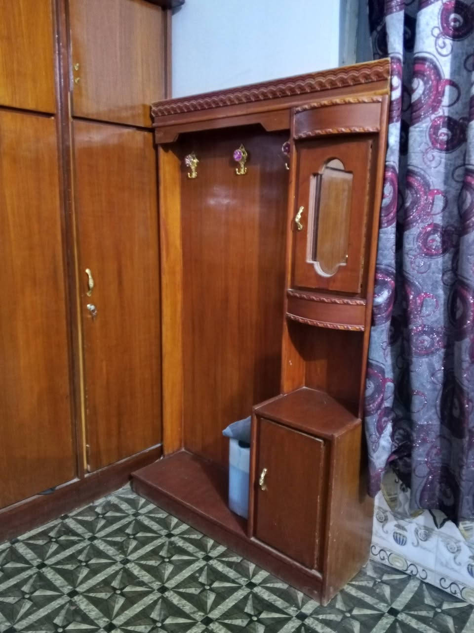 سلام عليكم عندي غرفه بيع مكان فلوجه شهابي سعر 550بيه مجال حك جيه وهذه رقمي ***********
