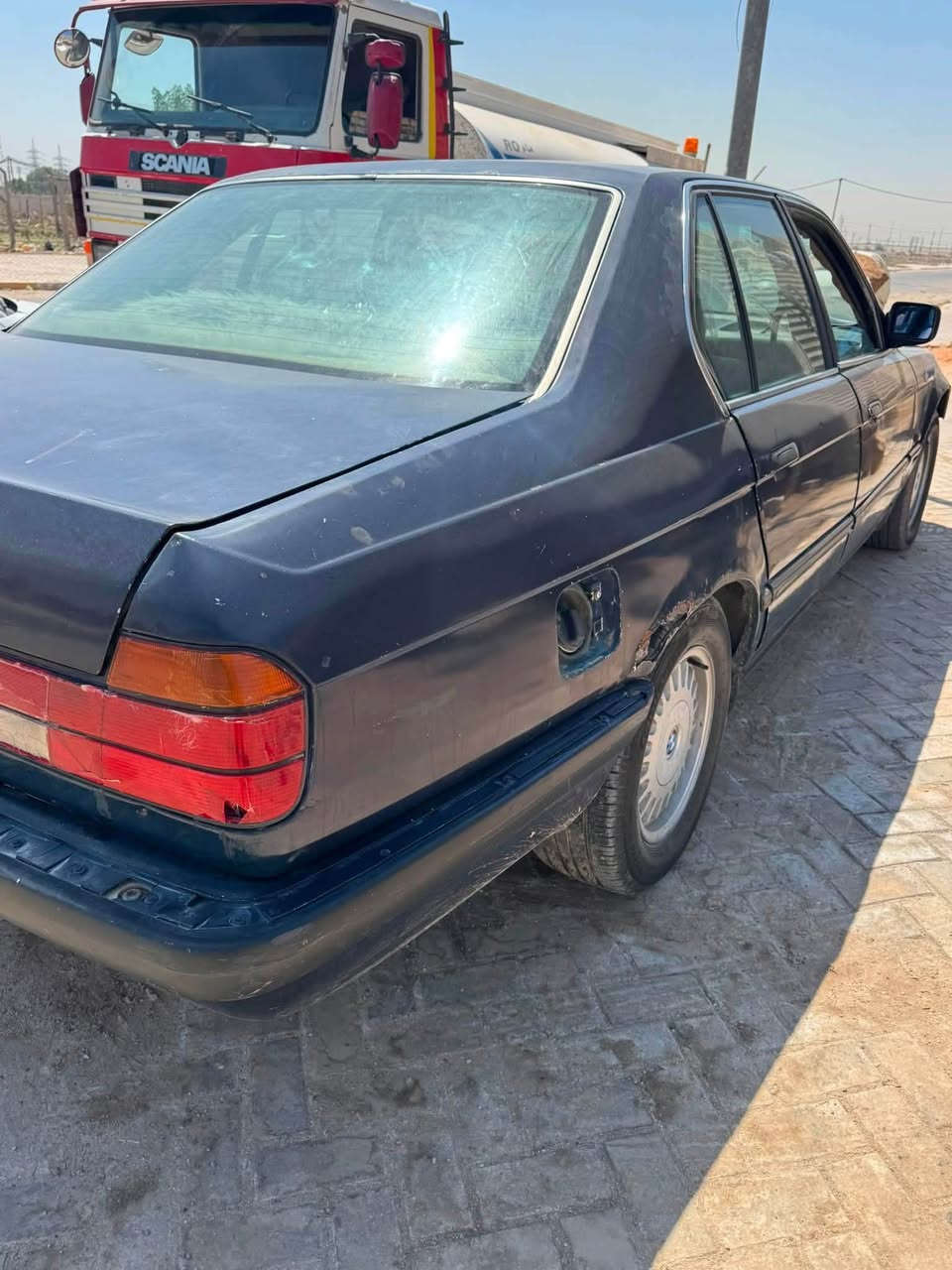 السلام عليكم للبيع بي ام 735 
موديل 93 
وبيه محرك 30مفتوح بي دخان طفت وبعد متشتغل واذا الح عليه تشتغل 
كير اوتو ماتيك  
رقم قادسيه ابسمي سنويه لل27 
تخم تاير  
مكان السياره ديوانيه 
السعر (15)ورقه. ابيع كوم حديد هال موجود 
رقم / ***********
