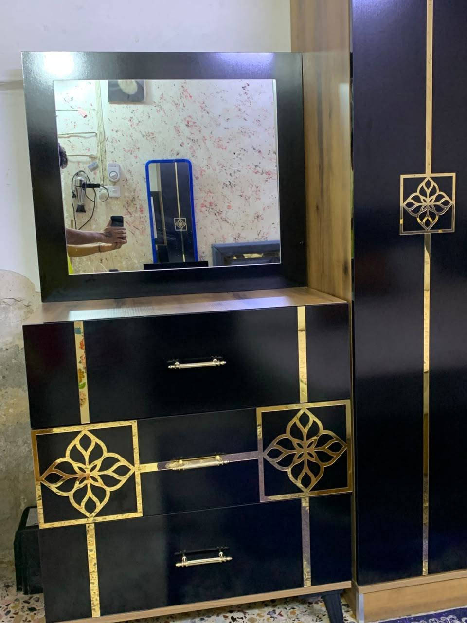 سلام عليكم غرفه تركيه لبيع نضيفه بكانه بغداد نهروان سعر400وبيه مجال بصيط واتساب ***********
