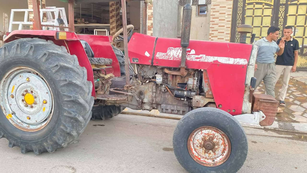 سلام  عليكم  تنكتر  فوركسن  انكليزي  مسجل  وكامل وشباك  الامامي  موجود    تخم  تاير  جديد  كله    مكينه  نضيفه   لاتنقيص  ولا تبخير   

 مع  ادواته  كامله  عربانه +فدان  +خرماشه +معدلان +ديجر  +مرازه    

السعر  13 ونص  وبي  مجال  

مكاني الرمادي  الصوفيه  

 ***********
