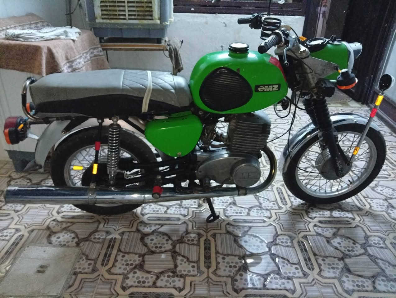 سلام عليكم ماطور موديل 81سايس ٢٠٠ امحول ماكنيت شرط  نص هندر يشتغل بدون بس مكاتبه السعر 800وهذا الرقم ***********@
