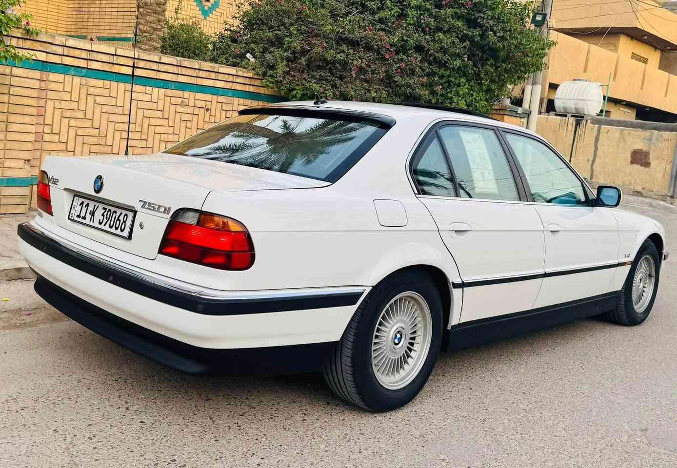 #_للبيع_فقط❤️
------------
(( بي أم دبليو 1995 حجم 750i خفاش ، فول مواصفات ١/١ ، محرك V12 ، ماشية 180 الف ، رقم بغداد بأسمي ، مميزة و نظيفة جداً داخل و خارج بحالة الشركة ))🌸
:
:
#_للإستفسار / *********** ☎️
------------------------------
