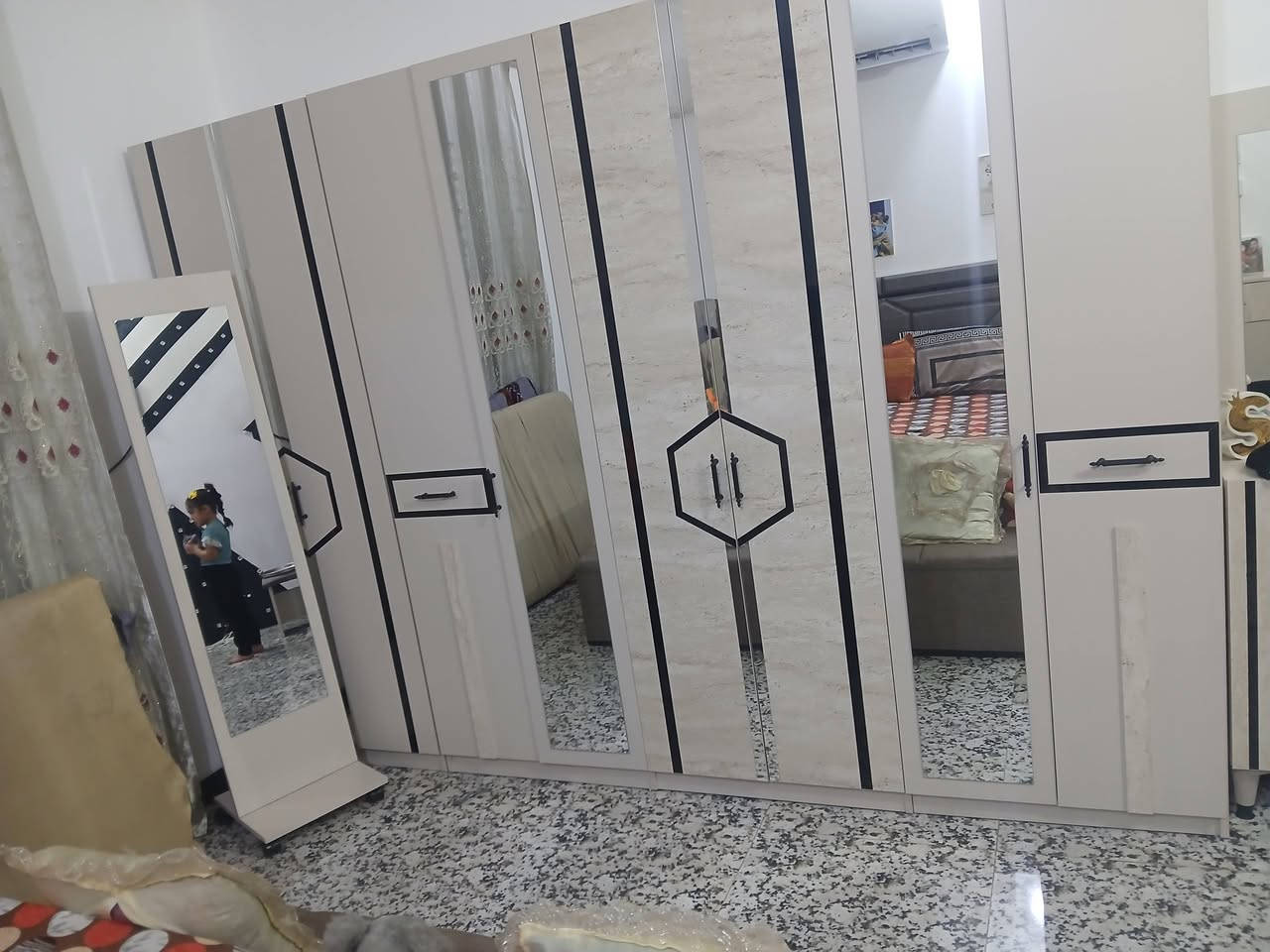 غرفه نوم تركي جديد صار ٢٠ يوم من مشتريه فقط منصوبه بدون اي استخدام
مع سبلت توست طنين نضيف وجديد مكاني بغداد البلديات السعر خاص تواصل ***********
