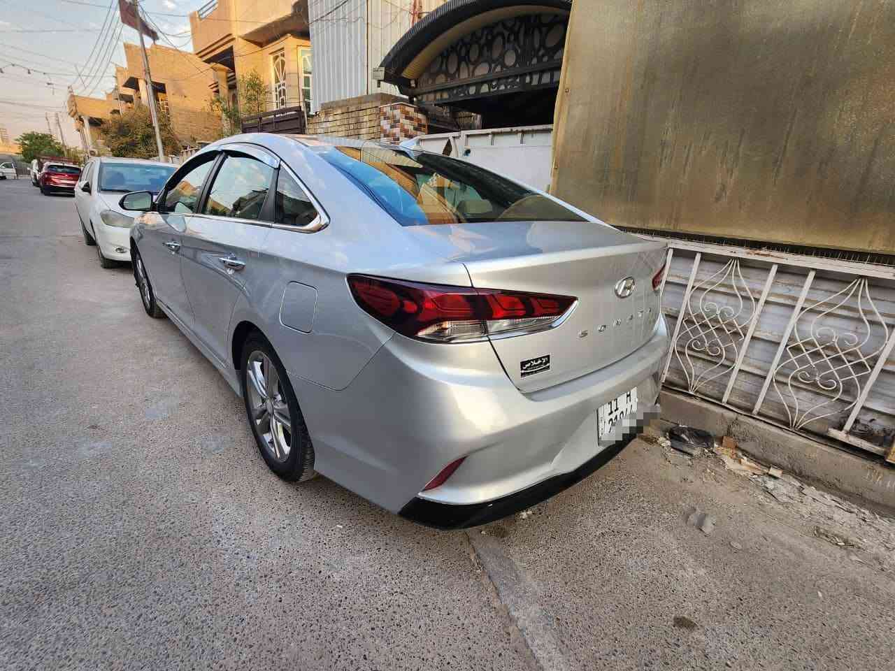 سوناتا للبيع فقط
موديل 2018
ماشيه ٧٨الف
باب خلفي وجاملغ خلفي صبغ
رقمها بغداد باسمي  سنويه جديده 
كير مكينه بشرط
صدر امامي خلفي بشرط
كهربائياتها بشرط
عنوان بغداد 
سعر 125$وبيها مجال 
للستفسار اتصل ***********
