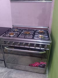 ٣ طباخات • نظيفة • فرن و٥ مشاعل