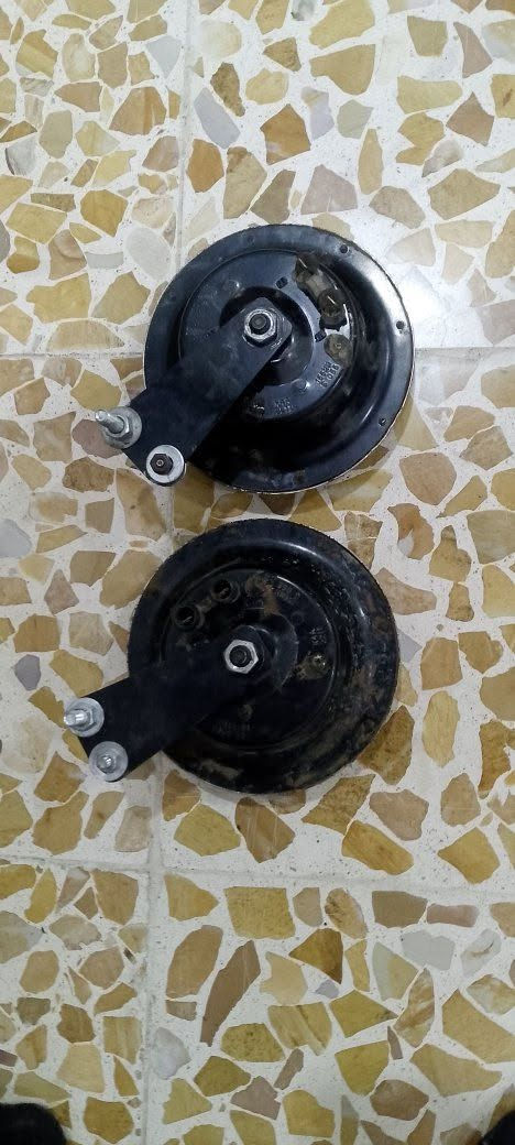 هورنات • بوش • نظيفين