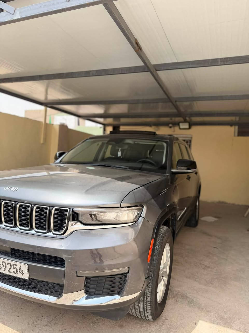 🚘🔥 للبيع جيب L موديل 2023 | 7 راكب – فول مواصفات 🔥🚘

✨ المواصفات والتجهيزات:
• 6 سلندر – سعة 3600
• بانوراما ممتدة على طول السيارة 🌟
• المكينة والكير مكفولات ✅
• تبريد 3 قطع ❄️
• بصمة تشغيل + بصمة أبواب 3
• تشغيل عن بُعد
• جنطة كهرباء
• هاند بريك كهربائي
• رادار أمامي
• حساسات خلفية
• مانع تصادم خلفي — يفعّل الفرامل تلقائياً عند الخطر
• 3 كاميرات: داخلية + أمامية + خلفية 📷

📌 ملاحظات السيارة:
• بيها قطعتين تبديل: بابين
• الدعامية مصلحة
• الحادثة مرفقة بالصور أمامكم، وكل التفاصيل واضحة.

💰 السعر: 235 وقابل للتفاوض البسيط

📍 العنوان: بغداد – حي أور
📞 للاستفسار: ***********

🔥 الفحص مفتوح أمام المشتري، والجاد يتفضل.

