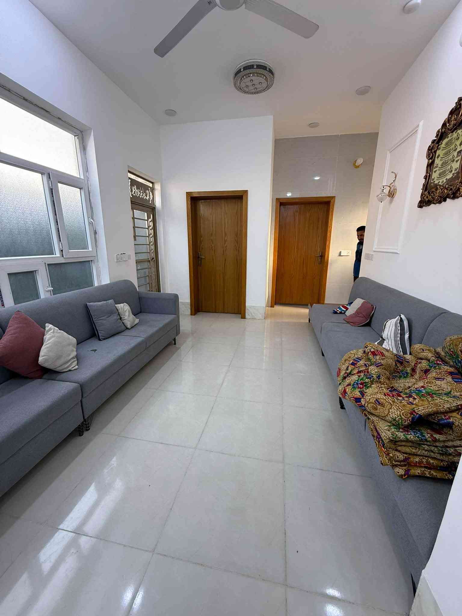 للبيع دار سكني🏘️
مساحة📐 ٢١٨ م٢  
مكانة📍 بالزكندري  خلف المدرسة 
خدمات ماء 💦 كهرباء⚡️ تبليط🚧 
تحويل مباشر✅ وضمان ١٠٠/١٠٠✅
يحتوي على غرفتين نوم🛏️ ومطبخ🧑‍🍳 حار وبارد وصالة 💙 واستقبال 🤍 وصحيات🚾 داخلية وخارجية  وممرات عدد٢ 🚧 وطارمة واسعة وحديقة🌾🌺🌸
بناء حديث🏠 مايقارب ٦ اشهر  الصور داخل المنشور  👇👇 
 سعره  حلو  وشتريد ارقامي موجودة وبخدمتك اتصل واسال بالي يعجبك بدون تعليقات 💙
للاستفسار اكثر مراجعة مكتب عقارات الاخوين او الاتصال 📞 
***********
*********** 
بابل/ الحمزة الغربي ع / شارع المواكب/ مقابل العمارة الحمراء❤️

