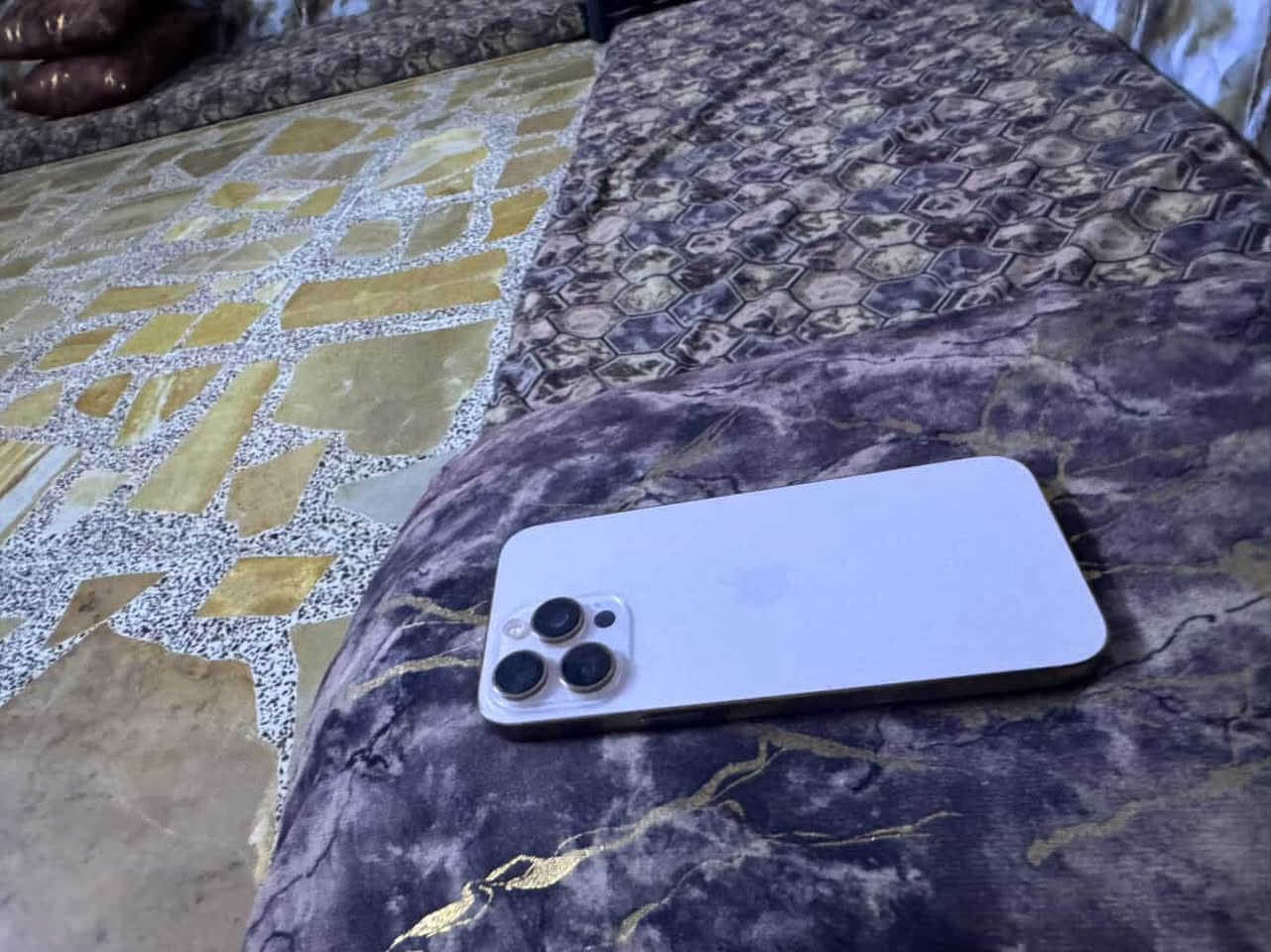 للبيع ايفون 16 برو ماكس ذاكره 256
ذاكره 256 الجهاز نضيف بمعنى الكلمه 
بي هاي النقطه فقط ماماثر ع شاشه ولا شعرايه ولا لمس
الجهاز لامفتوح ولامصلح وشرط اخليلكيا بلمي شكد ماتريد
بطاريه 93
الجهاز بلادي بس هذا الشخط وما يمشي ولا شعرايه صارله سنه عندي
السعر 1.150.000 مكاني بغداد ابو غريب 

للاستفسار 
*********** 
واتس 
***********
