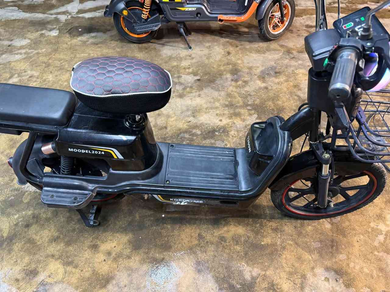بايسكل شحن مابي اي عيب بطاريته زينات سعر 250بي مجال شي قليل 
هذا رقم موبايل *********** 
عنوان كركوك
