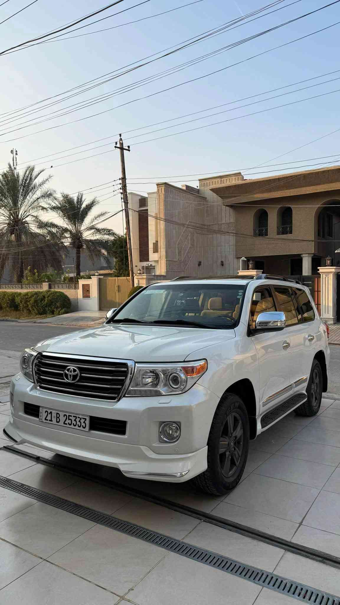 2015 Toyota Landcruiser
سلام عليكم

لاندكروز 2015 جيهان اول مالك 
GXR v6
مكينة 6 سلندر
رقم سليمانية باسمي
ماشية 137 الف حقيقي

سبير وعدة مال شركة 
على ايد وحدة من هيه زيرو 
مكينة كير حداديه تخم تاير باتري كهربائيات كلهن جدد 
كفاله من الصبغ والتبديل 

بيها بارد جوه قبغ البانزين

المواصفات:-
سلايد فتحة
ثلاجة 
كشنات كهربائي ثلاث دكم
شاشة + كامرة + حساس امامي خلفي  
تحكمات ستيرن 
مري شفط
8 ايرباك 

نظام فور ويل 
تشغيل عن بعد 
تشغيل بصمة وابواب وجنطة
وباقي من المواصفات معروفة

السعر 378 بيها مجال 
مكانه السيديه 
رقمي ***********
