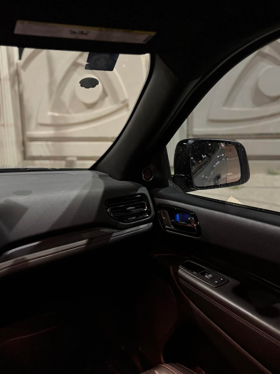 🔥 للبيع | دودج دورينكو RT Plus HEMI V8 🔥
😮‍💨🖤 موديل 2024 — سيارة هيبة وأداء

▪️ اللون: سمنتي صَدَفي ✨
▪️ الترقيم: بصرة شهداء / ترقيم جديد
▪️ الممشى: 12 ألف ميل فقط (تقريبًا 19 ألف كم)
▪️ المحرك: HEMI V8 5.7 🔥
▪️ وارد أمريكي 🇺🇸
▪️ السيارة على وضع الشركة ✨

🔧 تبديل:
بابين + جاملق + صفحة العبري

المواصفات:
✅ RT Plus
✅ نظام AWD فور ويل
✅ فتحة سقف
✅ بصمة تشغيل + بصمة أبواب
✅ كشنات جلد كهربائية خزن وضعيات
✅ تدفئة وتبريد للكشنات
✅ تدفئة كشنات خلفية + تدفئة ستيرن
✅ شاشة كبيرة + خرائط
✅ Apple CarPlay
✅ شفتات ستيرن
✅ ستيرن كهربائي
✅ تشغيل عن بعد
✅ صندوك كهربائي
✅ رادار أمامي + خلفي + نقطة عمياء
✅ حساسات خلفية
✅ وضعيات قيادة Sport / Eco
✅ مانع انزلاق
✅ تبريد 3 قطع ❄️
✅ لايتات LED زينون 💡
✅ AUX + Auto Stop

للتواصل *********** البصرة, العراق
