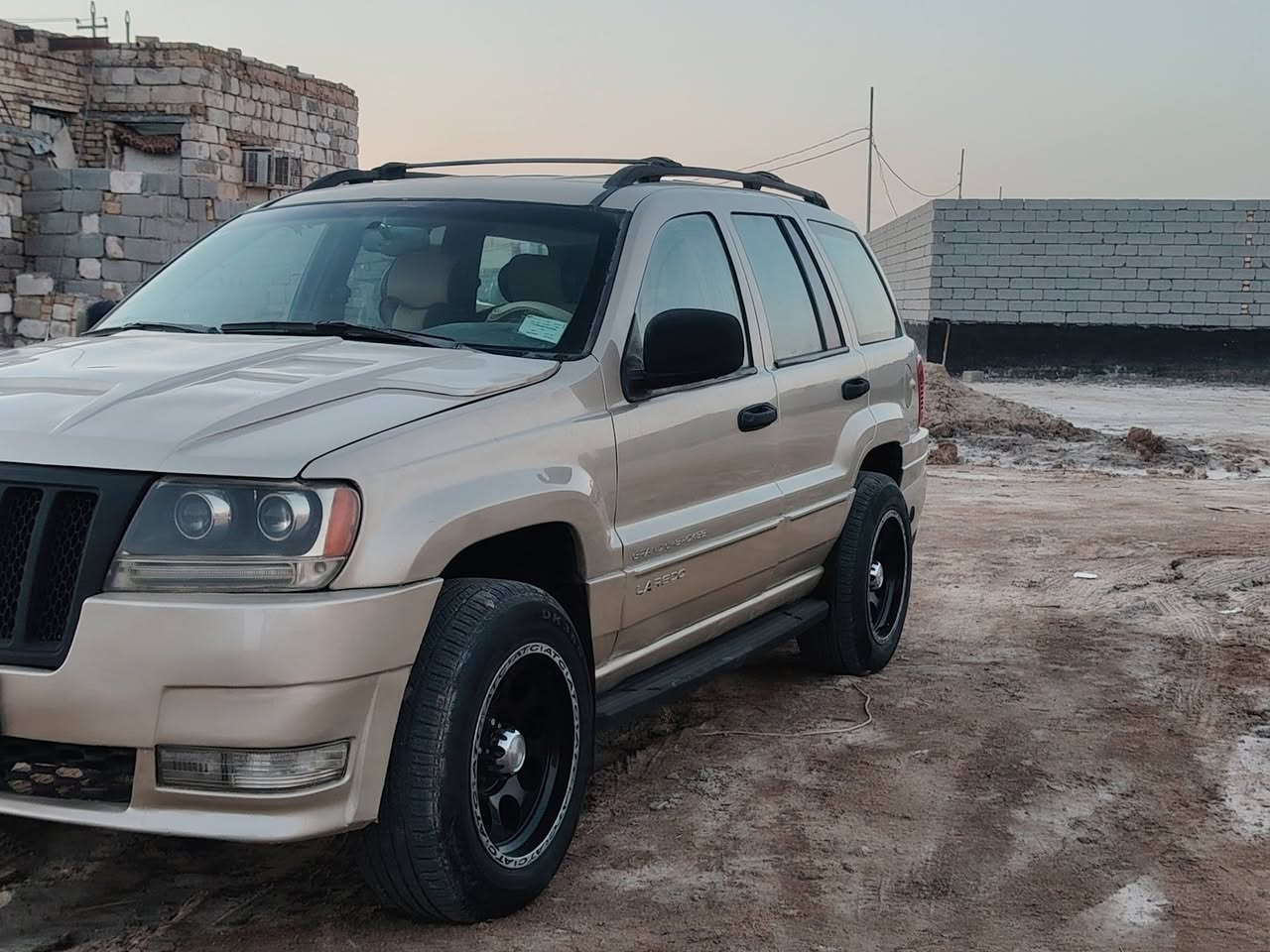 من رخصة إدارة الكروب جيب للبيع موديل ٢٠٠١ بأسمي مكينه بلاد رقم انكليزي تبريد قطعتين خلفي امامي تخم تاير ويل توزايز حداديه جديده السياره بيها منظومة غاز يعني غاز وبانزين كهربائيات الكل شغال لايت عدسات خليجي بدون ضربه صبغ حجل وبنيد فقط مكان السياره ناصريه مركز *********** واتساب وبخدمة الطيبين
