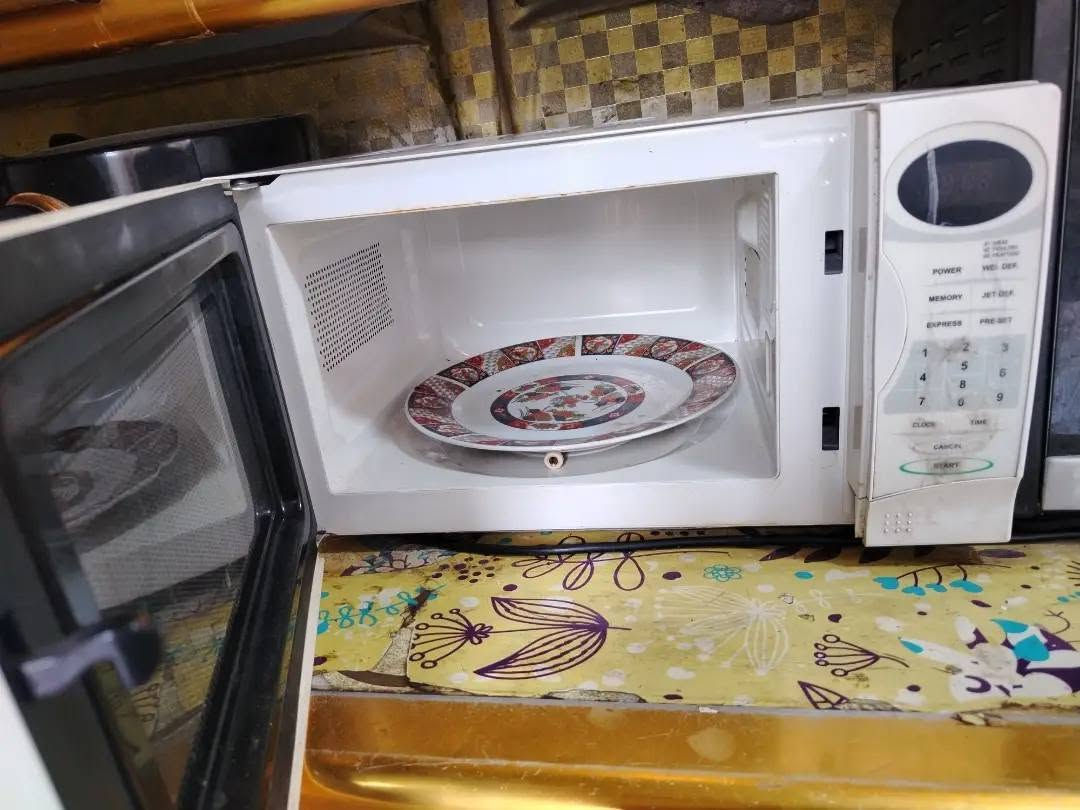 للبيع هذا مايكروويف اخو جديد ستخدام قليل سعره 90 حجم كبير عنوان بغداد مدينه الصدر رقم الهاتف ‏‪
‏‪***********‬‏
