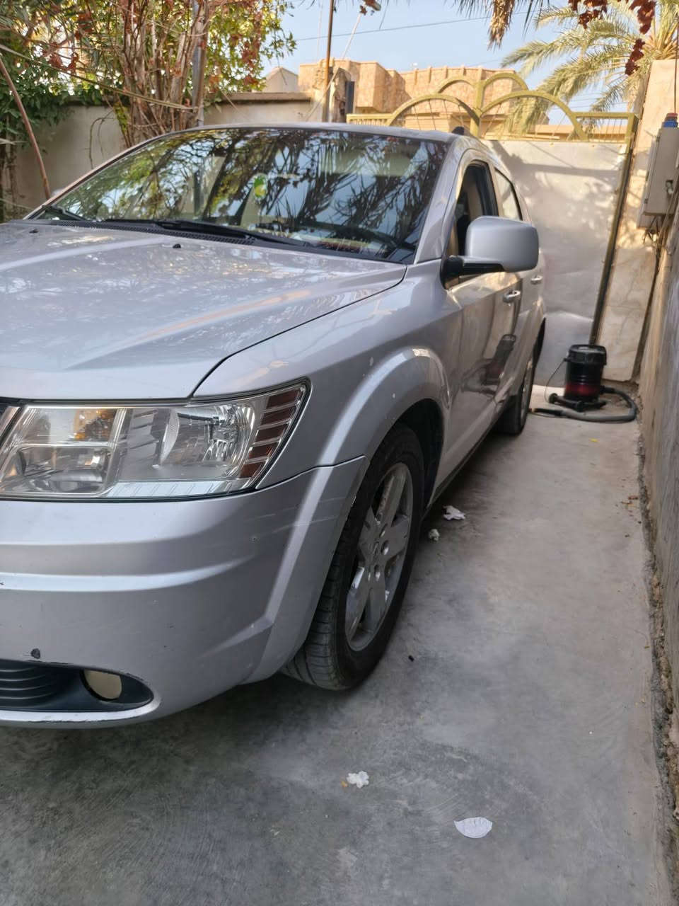 السلام عليكم دوج جورني 2010 محرك 6سلندر 3500 بيها صبغ باب السايق والجاملغ الايمن تبريد شغال ثلج سنتر لوك وكهربائيات شغاله صدر جديد مكينه وكير كفاله السعر 95$ وبيها مجال للاتصال *********** مكاني الأنبار رمادي
