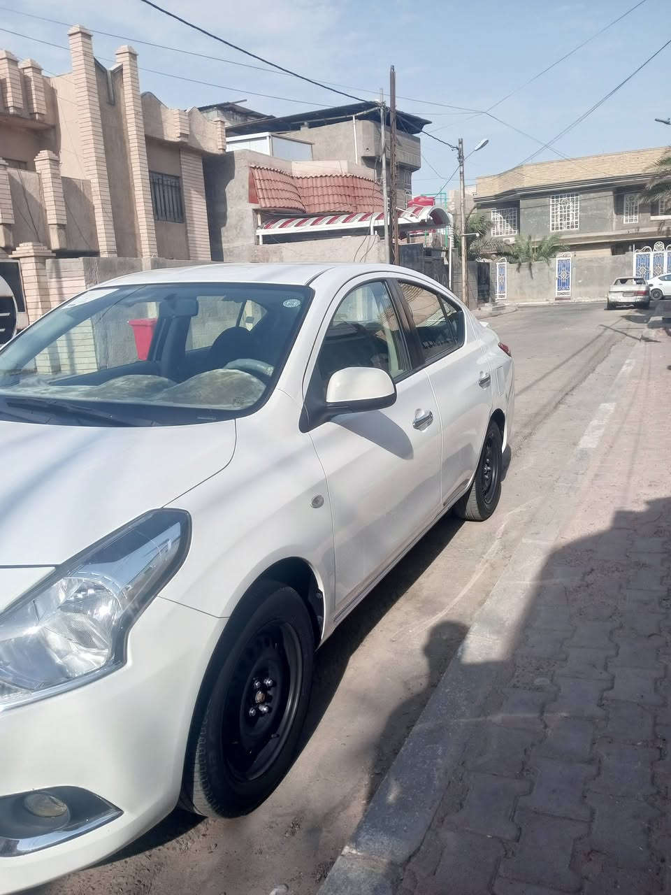 السلام عليكم نيسان صني للبيع موديل 24 ماشيه 40 مغلفه عازل حراري والراضيه والكشنات بيها طخه بالهلال فقط السياره ع وضع الشركه مكان السياره البصره الأمن الداخلي رقم الهاتف *********** سعر 122
