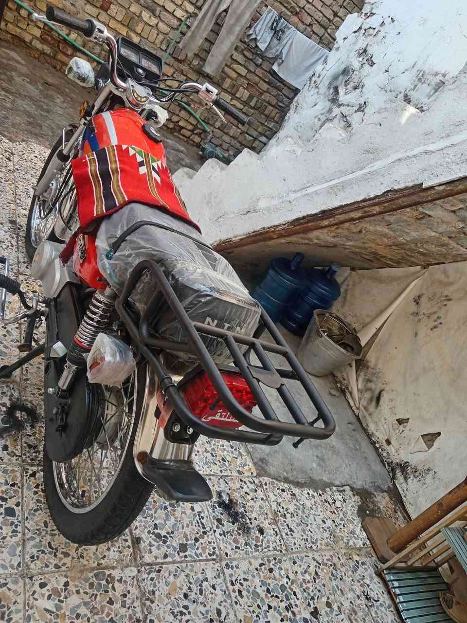 سلام عليكم موطور جديد كله 26بلادي مو شراي لايخابر سعر خاص *********** موطور مامفتوح بي كلشي كله بلادي مكان نعمانيه
