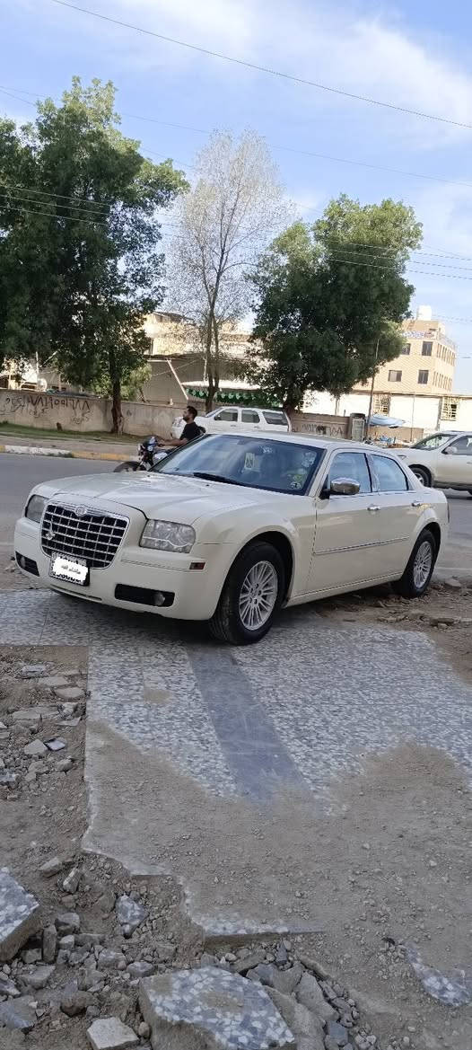 السلام عليكم كرايسلر اوباما 2008 كندي حليبي اللون رقم بغداد الدولي بااسمي تحويل شرط سيارة فول مواصفات كفاله عدا جاملغ نفسه مرشوش سيارة على وضع شركه شرط تشوفه بعينك كامله من اي نقص وسياره مال جناي  السعر 133 وبيه مجال مكاني كربلاء الاتصال ***********
