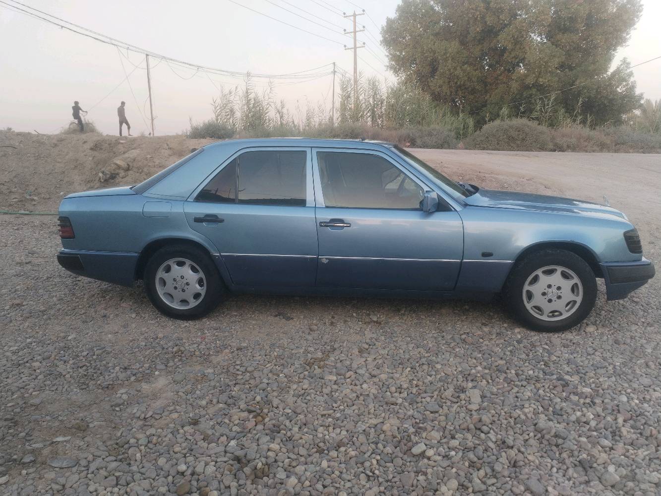 مارسدس دب  محور سياره كير ومكينه وتبريد وحداديه شرط رقم بغداد دولي سنويه 31 جديده هزه جديده سياره كامله سعره 48 وبيه مجال لشراي مكاني سوق الشيوخ رقم ***********
