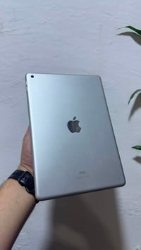 ايباد ٩ • ذاكرة ٦٤ • بطارية ٩٧٪