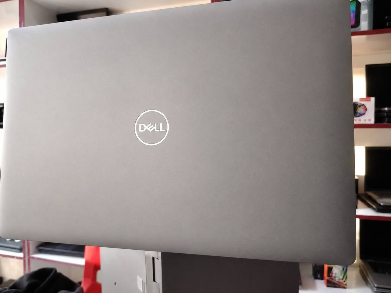 Dell Precision 5510 H فئة
✨ وصل حديثاً إلى مكتب الريادة للحاسبات ✨

💻 DELL Precision 5540 — جهاز عملي وأنيق يجمع بين القوة، السرعة، التصميم الاحترافي والجودة، ومناسب للطلاب والمهندسين 

والمصممين وأصحاب الأعمال والاستخدام اليومي.

🔥 المواصفات:

💎 المعالج: Intel Core i5 – الجيل التاسع H

💎 الرام: 8GB DDR4

💎 التخزين: 256GB SSD سريع

💎 الشاشة: 15.6" Full HD

💎 التصميم: سلفري أنيق واحترافي

💎 سلسلة Precision المخصصة للأعمال والأداء الاحترافي

💰 السعر: 385,000 دينار فقط

📌 جهاز بمواصفات قوية وسعر منافس، ومناسب

📌 للي يريد لابتوب يعتمد عليه بالعمل والدراسة والبرامج الهندسية والتصميم.

📌📍 مكتب الريادة للحاسبات

بغداد — الأمين الثانية

📲 واتساب: ***********

🎁 هدايا مجانية مع الجهاز 🎁

🖱️ ماوس

🖤 ماوس باد

🎒 حقيبة لابتوب

🔌 شاحن

✨ ومميزات إضافية مجانية:

💻 تنصيب وتجهيز الجهاز مجاناً

🚚 توصيل الجهاز مجاناً

🔥 كل هذا مع جهاز DELL Precision 5540 بسعر 385 ألف دينار فقط!

🔥 إذا تبحث عن جهاز يجمع بين الشكل الراقي والأداء العملي، الـ Precision 5540 خيار يستاهل!

📩 للاستفسار والحجز تواصل ويانا على الواتساب.
