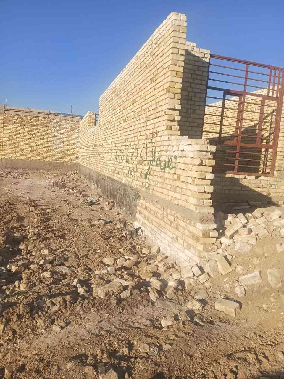 السلام عليكم
للبيع هيكل بل سفحة الاولة 200م 
التوزيع المتجاوزين كافة الخدمات موجودة كهرباء ماي مجاري شارع المدرسة سعر 50 متواجد خاص ***********
