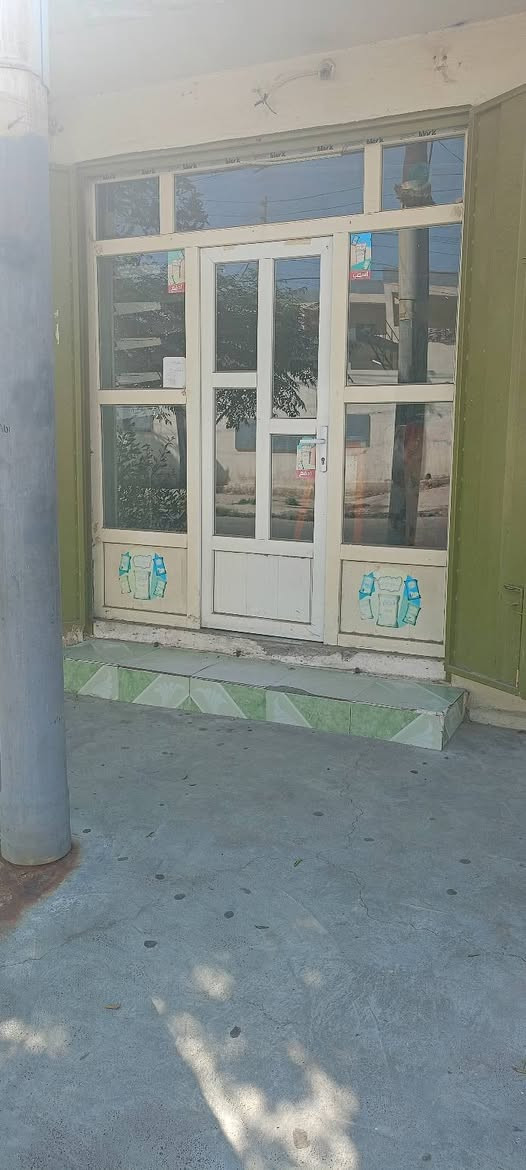 السلام عليكم
جام خانه بلاستك للبيع الطول 235 والعرض 205

 سعر الجام خانه 100 

 وباب محل حديد 4 طبكات الطول 235 والعرض 200 

سعر باب الحديد 150 شرط حديد ثقيل 

***********
