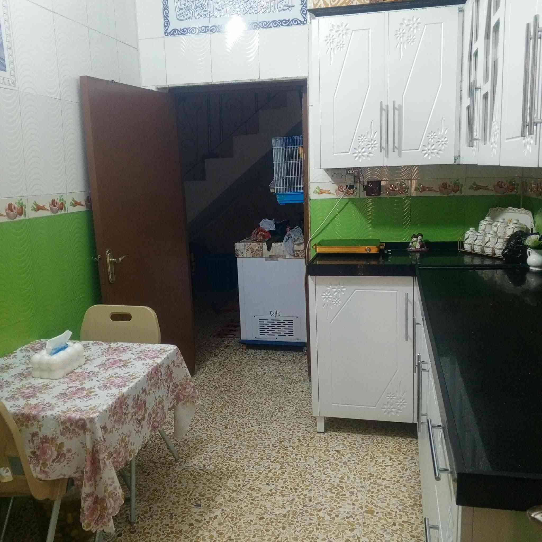 بيت للبيع شارع زين العابدين مساحته 120طابوزراعي سند 25 بي 3غرف وحده بيهن سويت صاله كلدور مطبخ حاروبارد صيحات داخليه وخارجيه طارمه بيع مستعجل تفاصيل اكثر اتصل على هذا ***********

نص مكتوب في الصور:
- 8 من 10
- 3 من 10
- 1 من 10