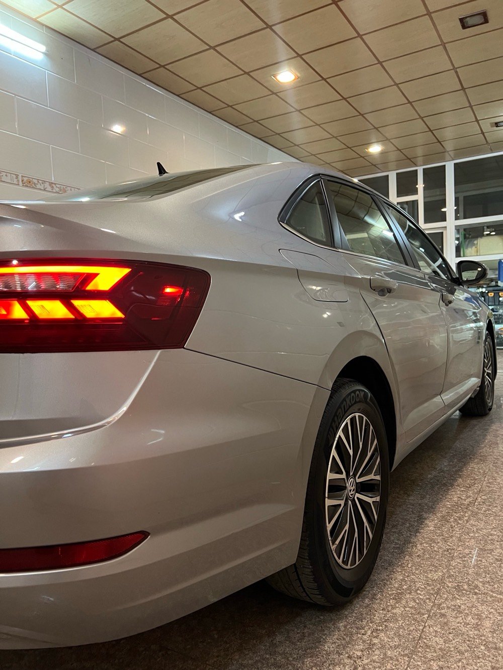 Jetta S 2021 , یەک دەرگای بۆیاخە ٤٨ هەزار میل ڕۆشتووە ، سەیارەیەکی بێ عەیب و کەم مەسرەفە ، لە سلێمانیم داوای ١٤٦ و معامەلەی لێ ئەکەم ، هەموو گیانی بە شەرت پێش و پاش کەپس بێ ئەیرباگ و ناو ، ١ دەرگای بۆیاخە ،تکایە ئەگەر مشتەری نیت و سعر تاقی ئەکەیتەوە بێزارمان مەکە، ڕەقەم شاصی و سۆنەری دانراوە ،لەگەڵ ڕێزم بۆ پەیوەندی  ***********  كوردى.       *********** العربية